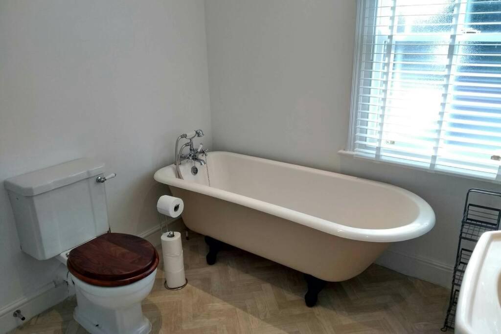 Luxury Townhouse In Town Centre, Views, River Walk, Free Parking Shrewsbury Eksteriør bilde