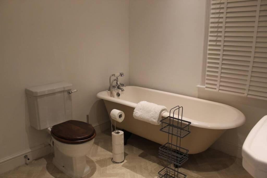 Luxury Townhouse In Town Centre, Views, River Walk, Free Parking Shrewsbury Eksteriør bilde